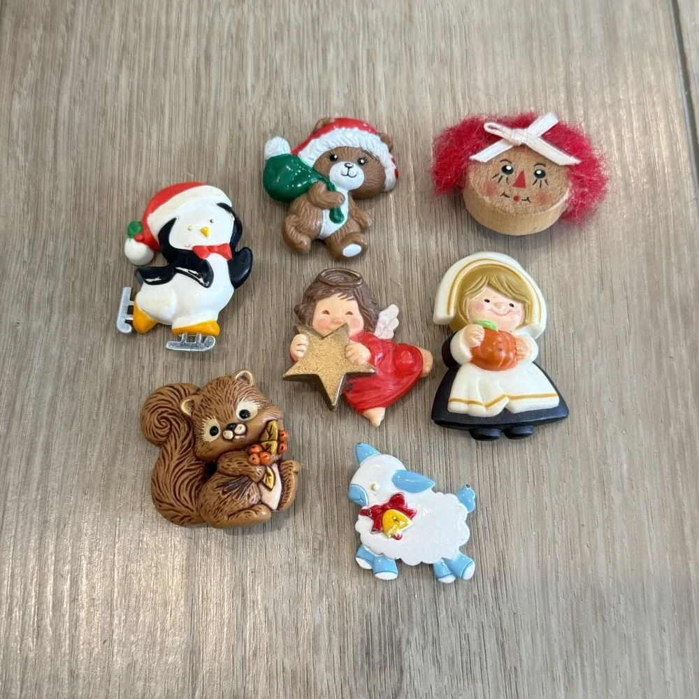 Vintage Hallmark Pin Lot of 7 Fall Christmas Bears Angel Thanksgiving 1980 Retro